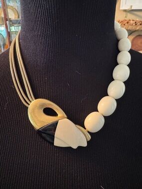 Vintage Trifari TM signed gold Tone Chain White Beads 16”